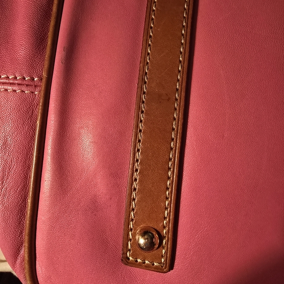 Dooney & Bourke large butter leather hot pink shoulder bag - Picture 7 of 7